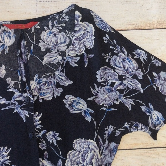 3/$20 Tigerlily Navy Floral Cut Out Back Dress - Picture 5 of 8